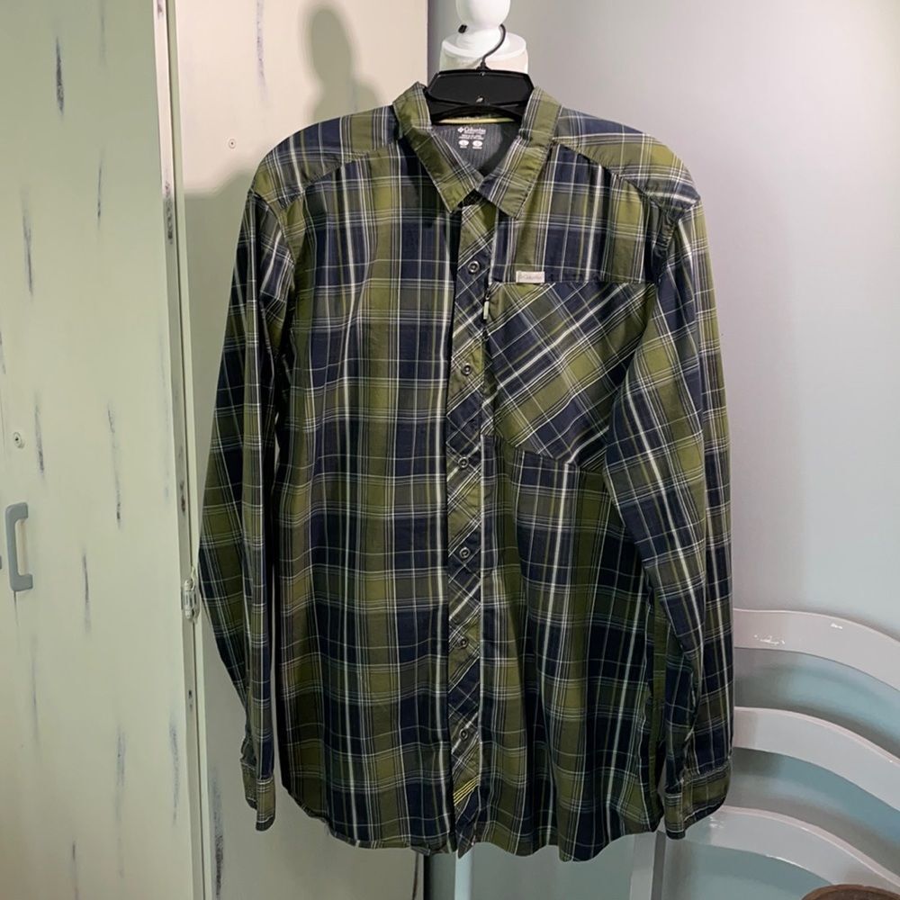 Men’s Columbia Button Up